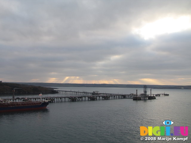 SX01180 Water spraying from oil tanker rig in Milford Haven